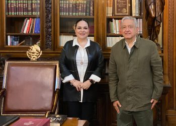 AMLO  se reúne con legisladoras en Palacio Nacional