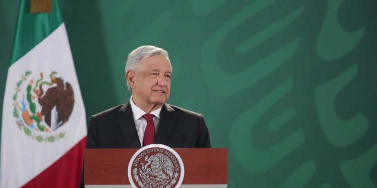 «Ni un paso atrás en desterrar la corrupción»:  AMLO