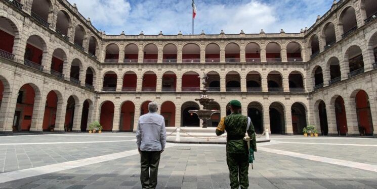 Rinden homenaje a víctimas de COVID19 en Palacio Nacional
