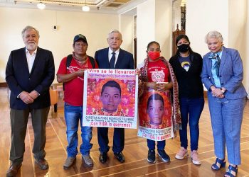 Presidente López Obrador se reúne con madres y padres de los 43 estudiantes desaparecidos de Ayotzinapa