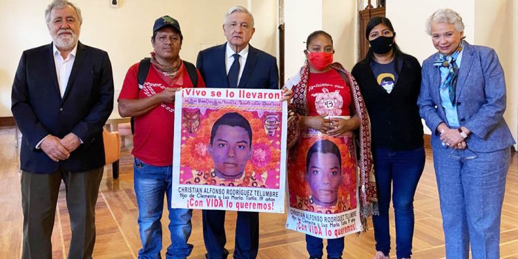Presidente López Obrador se reúne con madres y padres de los 43 estudiantes desaparecidos de Ayotzinapa