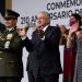 AMLO entrega condecoración al personal de salud