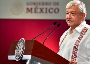 AMLO reafirma compromiso de no aumentar precio de los combustibles