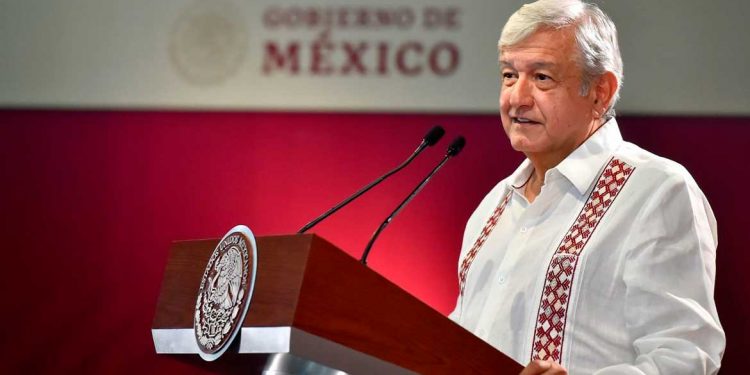 AMLO reafirma compromiso de no aumentar precio de los combustibles