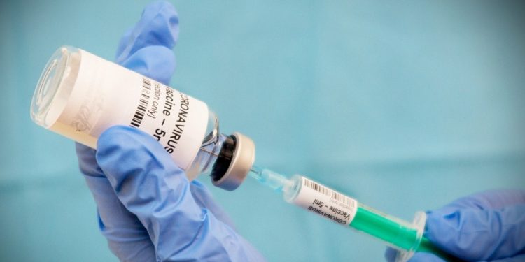 Rusia concluye ensayos de una vacuna contra la COVID19