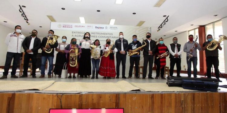Se realiza la tercera entrega de instrumentos a bandas de Oaxaca como parte del programa “Pueblo de Nubes”