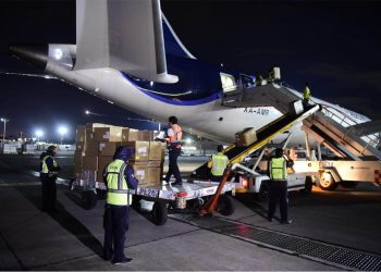 Gobierno de México recibe 35 ventiladores y 46,600 batas quirúrgicas para combatir la COVID19