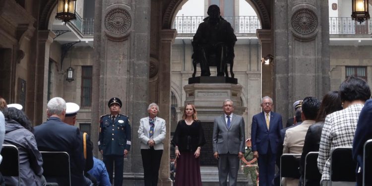 AMLO encabeza ceremonia por 148 Aniversario Luctuoso de Benito Juárez