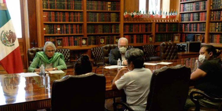 Recibe Secretaria de Gobernación a familiares de víctimas de feminicidio y defensoras de derechos humanos