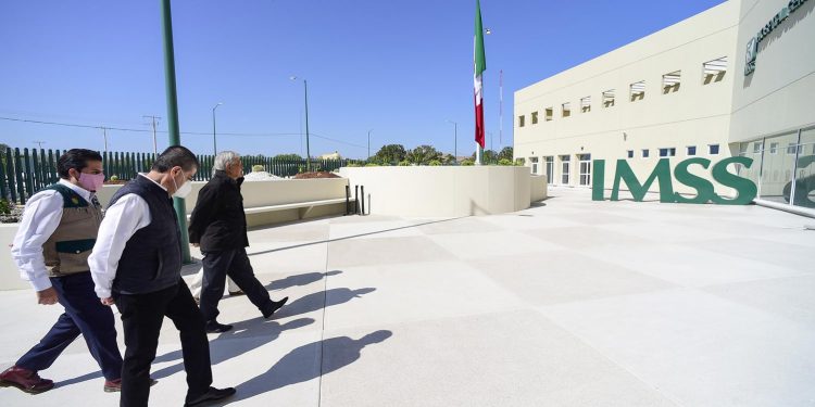 AMLO inaugura hospital de especialidades del IMSS en Coahuila