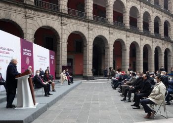 AMLO celebra el nuevo modelo laboral