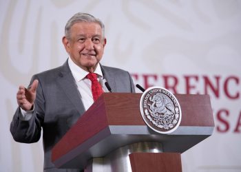 AMLO llama a no tomar medidas coercitivas para combatir la COVID19