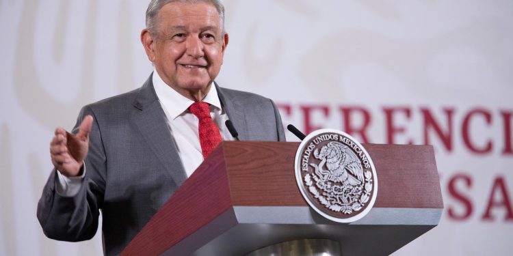 AMLO llama a no tomar medidas coercitivas para combatir la COVID19