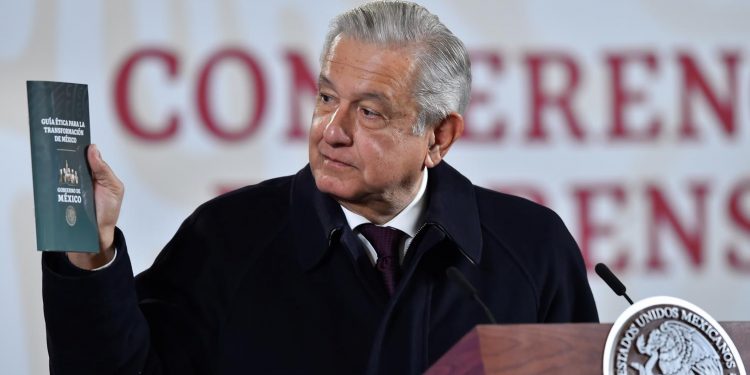 AMLO presenta la guía ética para la transformación