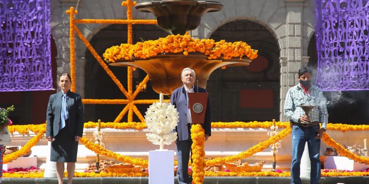 AMLO rinde homenaje a víctimas de COVID19