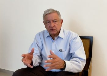 AMLO suspende gira por Nayarit. Se va a Tabasco par atender la inundaciones