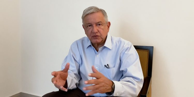 AMLO suspende gira por Nayarit. Se va a Tabasco par atender la inundaciones