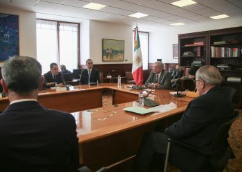 AMLO afianza con Pfizer compromiso de entrega de vacunas