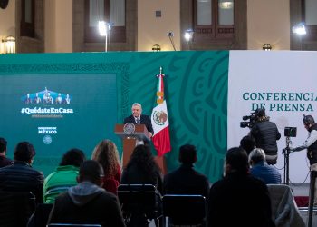 AMLO afirma desde Palacio Nacional que Proyectos estratégicos no se detendrán; significan fuentes de empleo