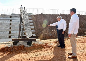 AMLO firma convenio para garantizar que el Tren Maya no sea privatizado