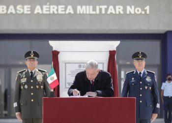 AMLO  inaugura Base Aérea Militar No. 1 en Santa Lucía; construcción del Aeropuerto Felipe Ángeles tiene avance del 50%