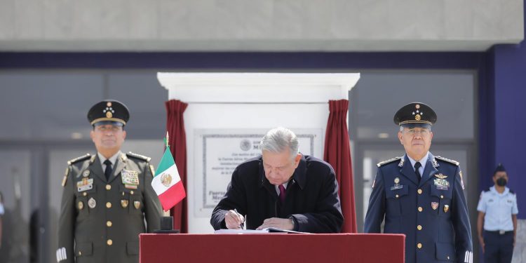 AMLO  inaugura Base Aérea Militar No. 1 en Santa Lucía; construcción del Aeropuerto Felipe Ángeles tiene avance del 50%
