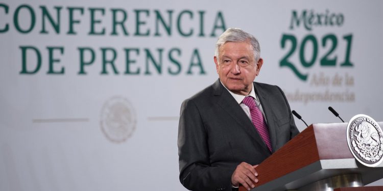 AMLO  instruye a Consejería Jurídica negociar contratos de penales federales privatizados