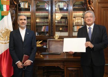 AMLO recibe cartas credenciales de embajadores en México