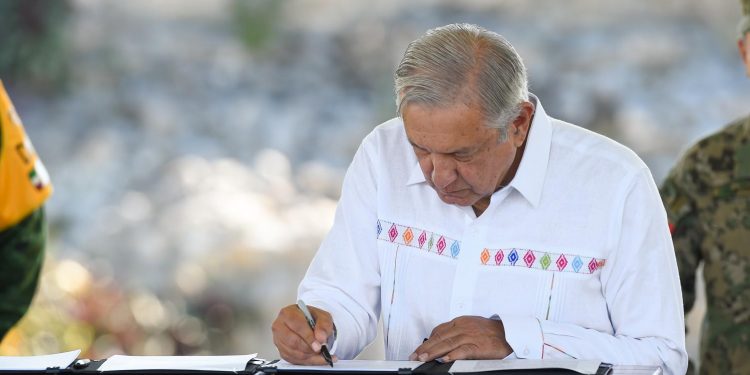 Presidente firma convenio para el ordenamiento territorial en el sureste de México