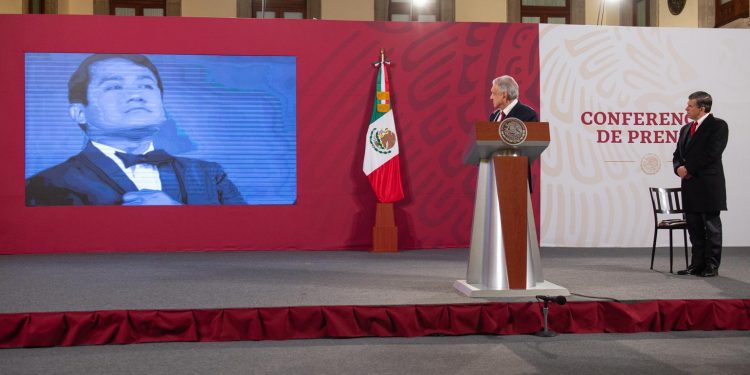 Presidente lamenta fallecimiento del cantautor Armando Manzanero