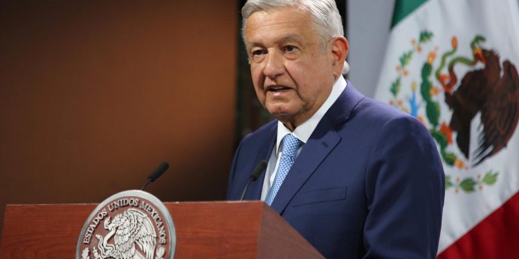 AMLO anuncia reedición de obras literarias para conmemorar 700 años de la fundación de Tenochtitlán y 200 años de la Independencia