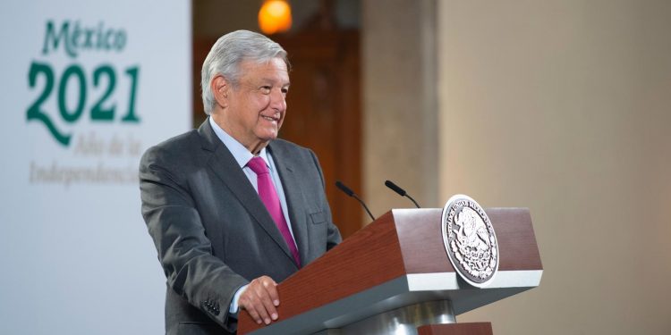 AMLO llama a blindar economía con honestidad y austeridad