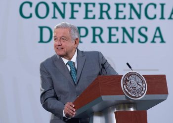 AMLO llama a revisar competencia de juez que suspendió reforma a la Ley de la Industria Eléctrica