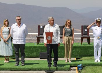 AMLO reafirma compromiso de búsqueda de estudiantes normalistas de Ayotzinapa