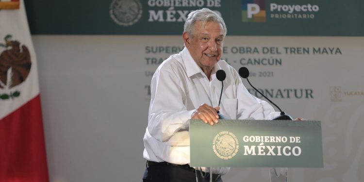 AMLO supervisa obras del tramo 4 del Tren Maya