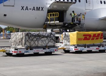 Arriba a México segundo embarque con vacunas Sputnik V contra COVID-19