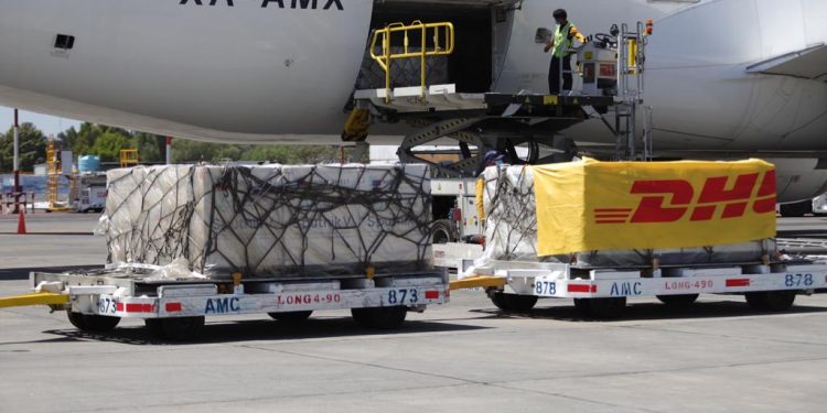 Arriba a México segundo embarque con vacunas Sputnik V contra COVID-19