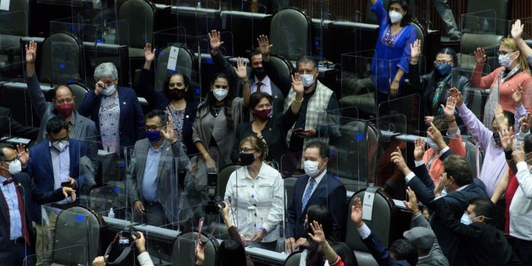 Avala Cámara  de Diputados Reforma en materia de derechos  de las personas adultas mayores