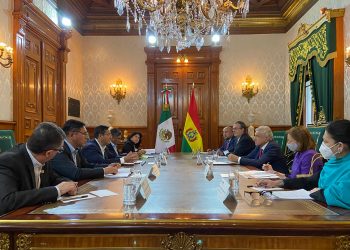 Comitivas de México y Bolivia se reúnen en Palacio Nacional