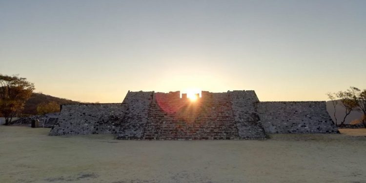 De manera virtual y presencial, miles apreciaron la entrada de la primavera en las zonas arqueológicas de México