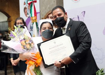 Eduardo Ramirez reconoce la labor de enfermeras COVID-19