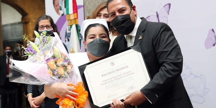 Eduardo Ramirez reconoce la labor de enfermeras COVID-19