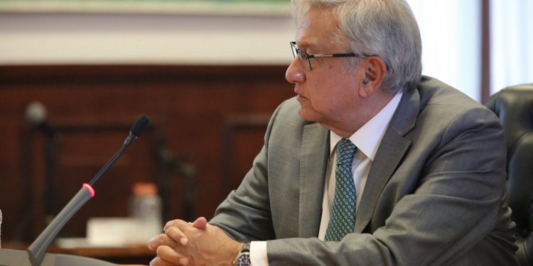 En mes y medio, todos los adultos mayores estarán vacunados contra COVID-19