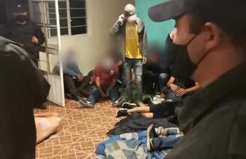Identifican Agentes Federales del INM 81 personas extranjeras hacinadas en una vivienda en Amozoc, Puebla