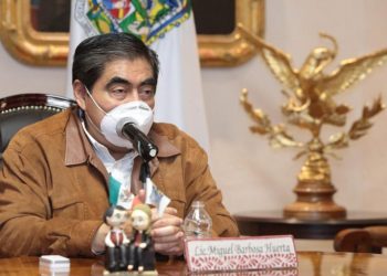 Miguel Barbosa llama a la prudencia y confiar en la estrategia de vacunación