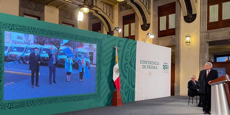 Presentan nuevas ambulancias para IMSS Bienestar adquiridas con salarios y aguinaldos de servidores públicos