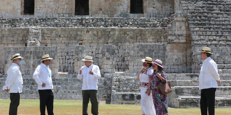 Presidentes de México y Bolivia visitan Edzná en Campeche