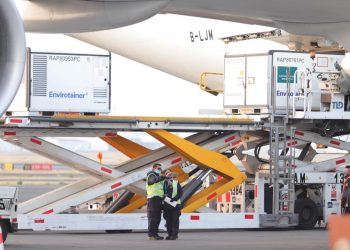 Recibe México un millón de dosis de vacunas Sinovac contra COVID-19