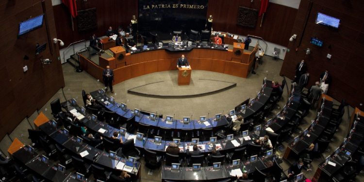 Senado aprueba igualdad salarial entre hombres y mujeres