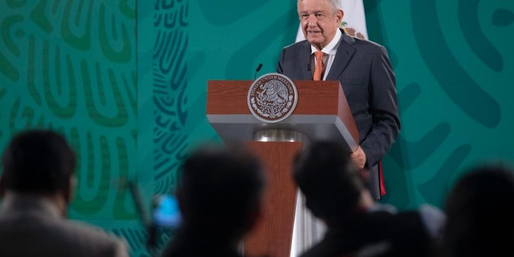 AMLO alista reforma constitucional sobre organismos autónomos